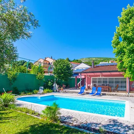 Maria With Heated Swimming Pool *